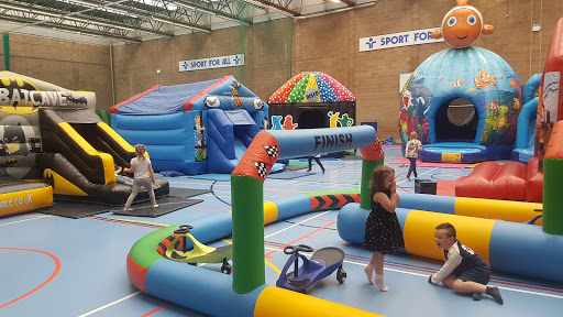 Born 2 Bounce Tameside, Stockport, Manchester & Oldham Bouncy Castle Hire & Soft Play Hire & Hot Tub Hire.