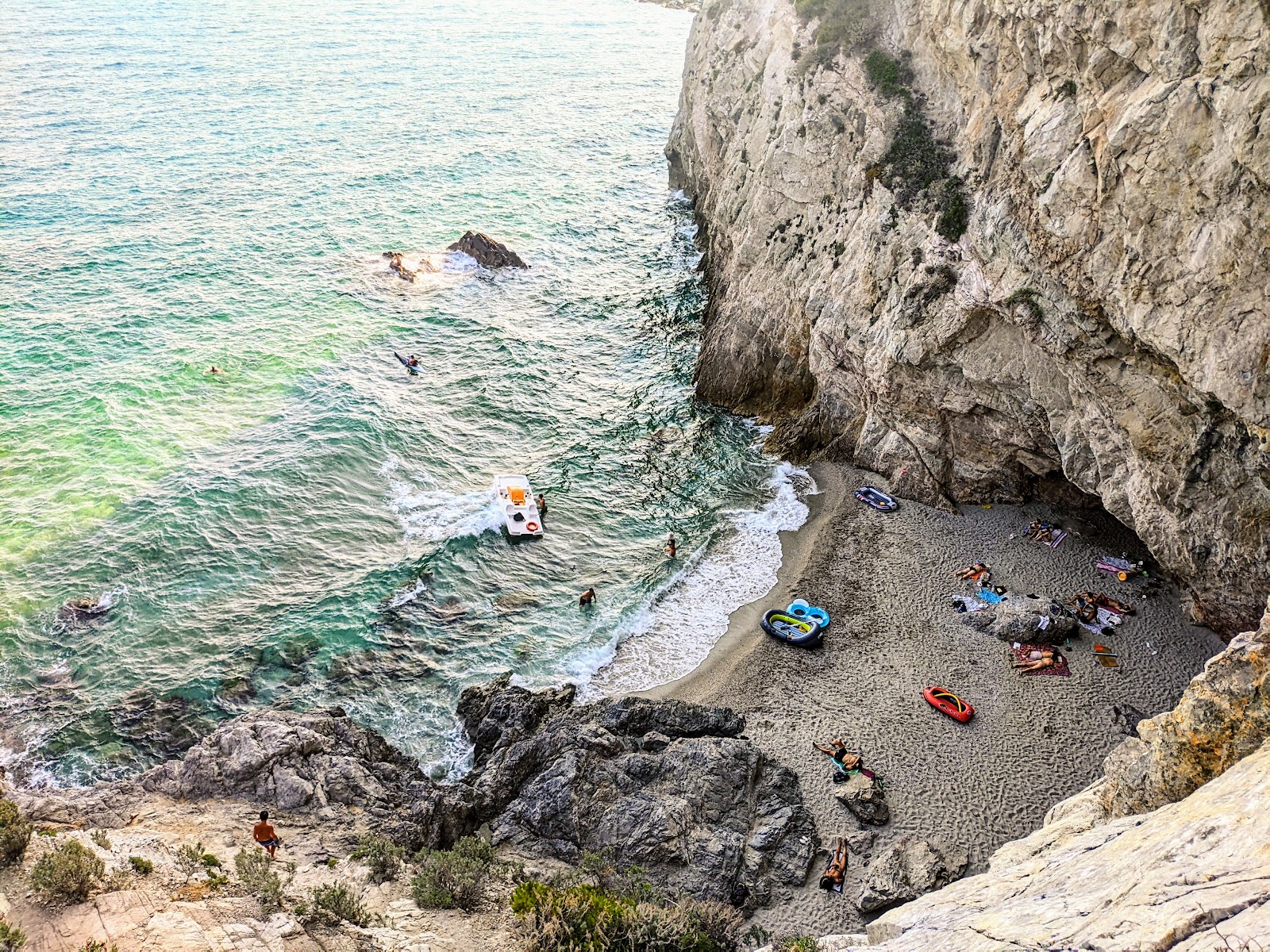 Photo de Punta Crena Beach situé dans une zone naturelle
