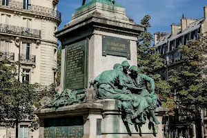 Monument to Alexandre Dumas image
