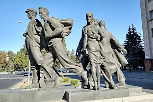 Monument to students of KSU - volunteers of the student battalion image