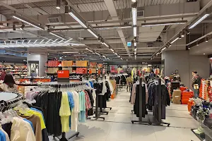 Nike outlet 尚智台中秀泰店 image