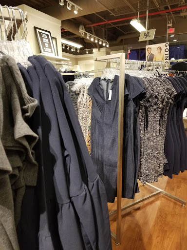 Clothing Store «Banana Republic Factory Store», reviews and photos, 261 W 125th St, New York, NY 10027, USA