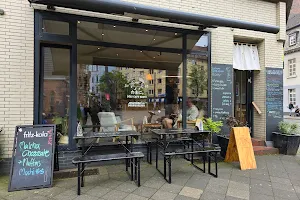 tammani · japanese deli + cafe image