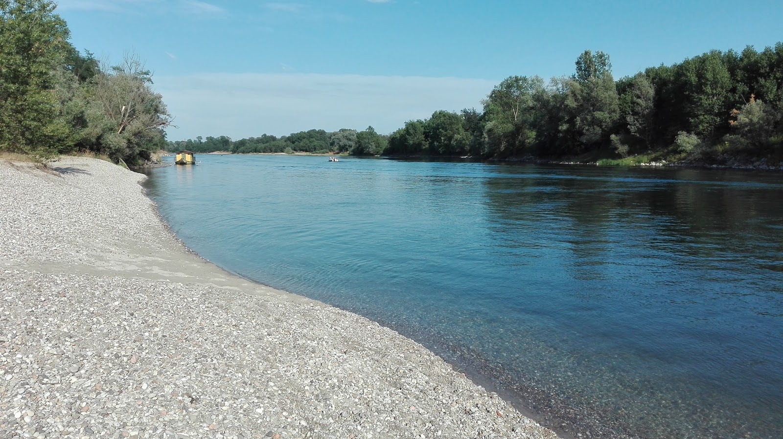 Foto von Ticino Beach mit graue kiesel Oberfläche