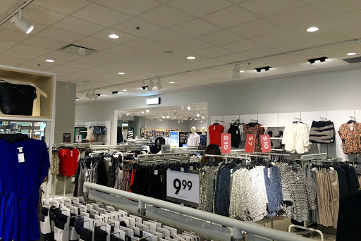 Clothing Store «H&M», reviews and photos, 6170 Grand Avenue, Gurnee, IL 60031, USA