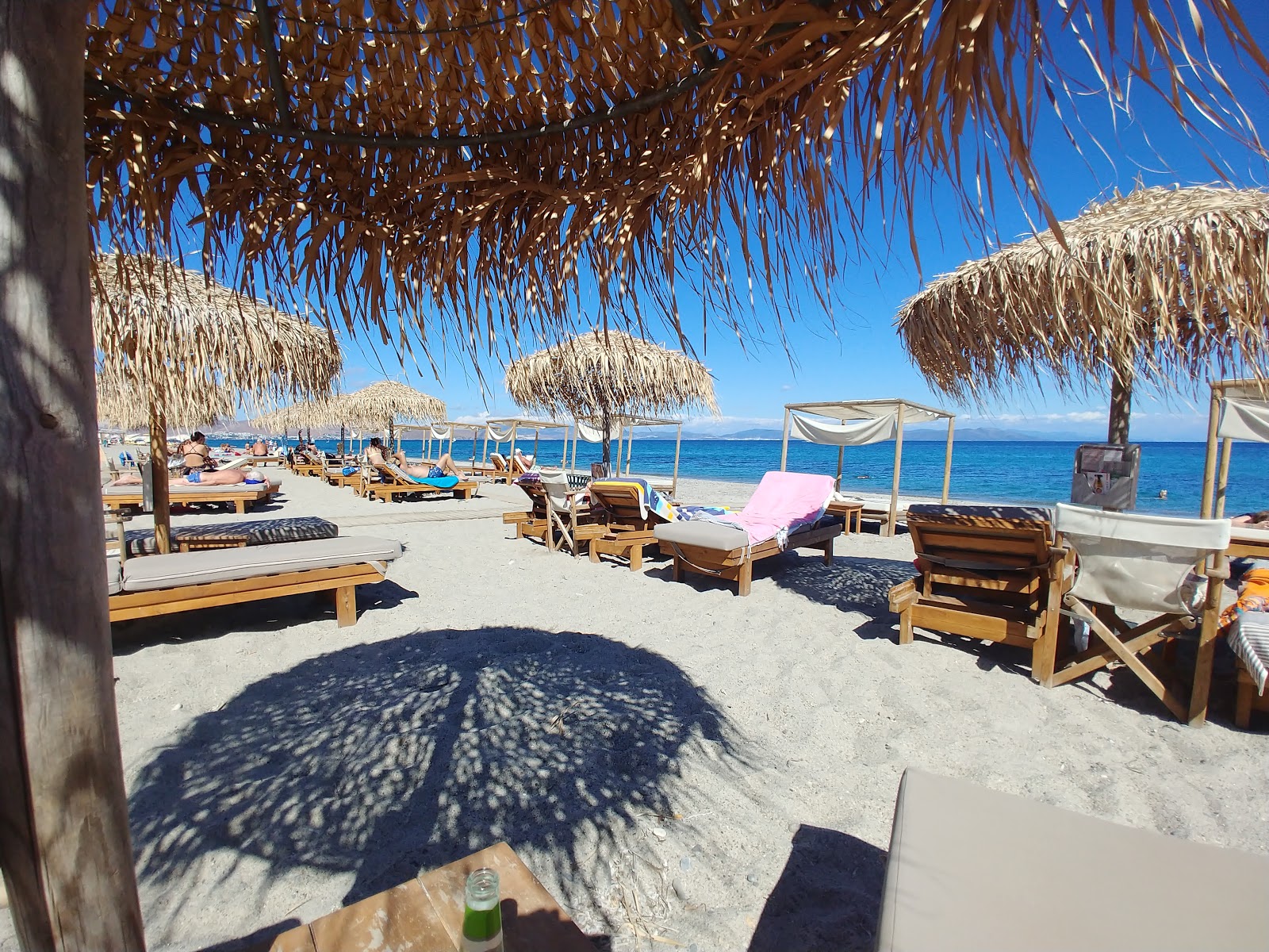 Foto di Spiaggia di Lambi con una superficie del acqua cristallina