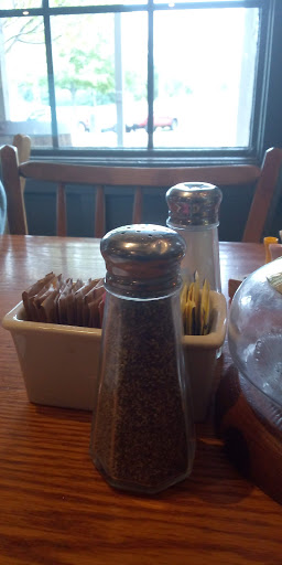 American Restaurant «Cracker Barrel Old Country Store», reviews and photos, 2371 E Aurora Rd, Twinsburg, OH 44087, USA