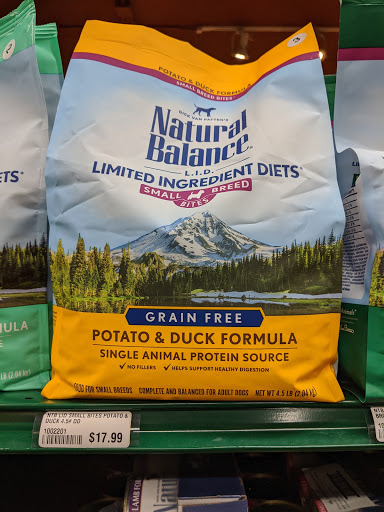 Pet Supply Store «Mud Bay», reviews and photos, 2611 California Ave SW, Seattle, WA 98116, USA