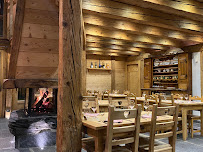 Atmosphère du Restaurant français La Ferme de la Fruitière à Morzine - n°3