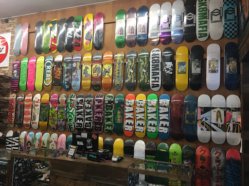 Snowboard Shop «The Vault - Snowboards & Skateboards», reviews and photos, 227 G St, Davis, CA 95616, USA