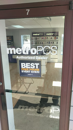 Cell Phone Store «MetroPCS Authorized Dealer», reviews and photos, 2823 London Rd #7, Eau Claire, WI 54701, USA