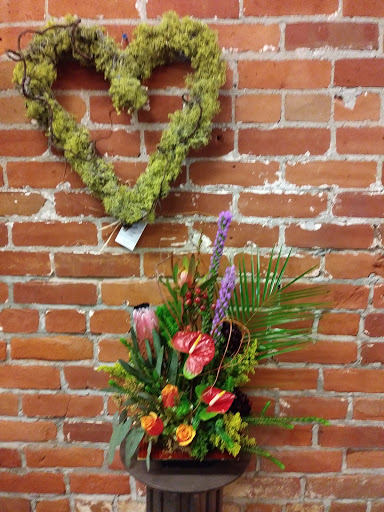 Florist «K & M Floral & Interior Plant Designs», reviews and photos, 537 Main St, Woodland, CA 95695, USA