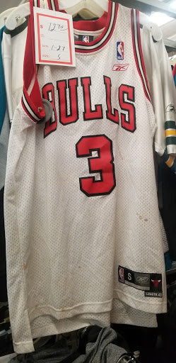 Thrift Store «Village Discount Outlet Store 10», reviews and photos, 2043 W Roscoe St, Chicago, IL 60618, USA