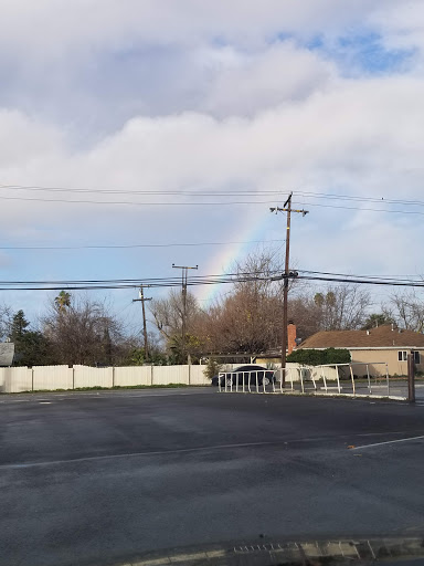 Grocery Store «Grocery Outlet Bargain Market», reviews and photos, 825 W 11th St, Tracy, CA 95376, USA