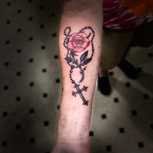 Explore hand henna tattoo ideas, creative tattoo ideas in Evansville, available at Ink Therapy 101