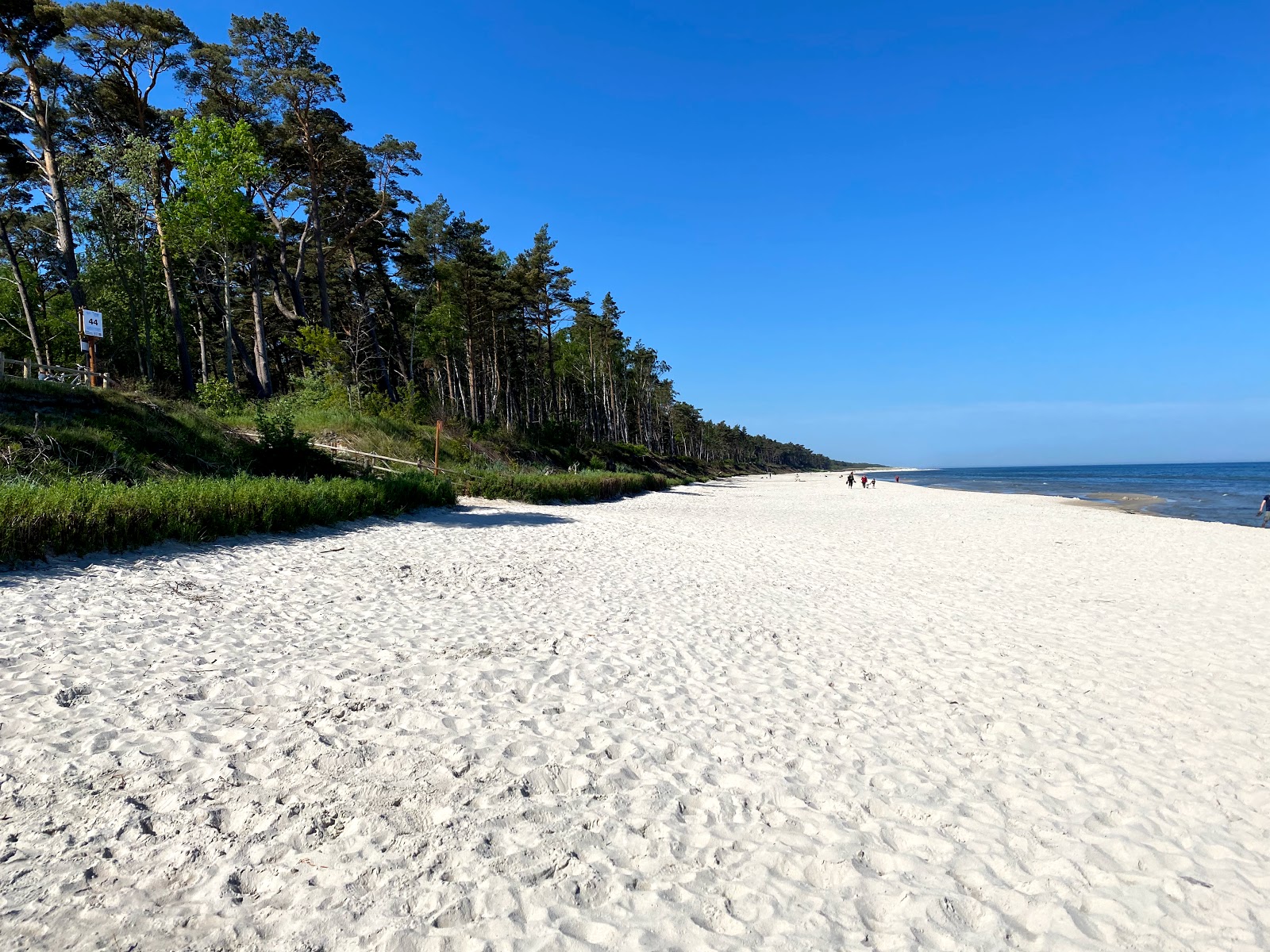 Fotografie cu Lubiatowo Beach cu o suprafață de nisip beige fin