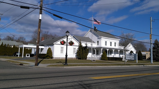 Funeral Home «Sinnicksons Moriches Funeral Home, Inc.», reviews and photos, 203 Main St, Center Moriches, NY 11934, USA