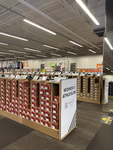 Shoe Store «DSW Designer Shoe Warehouse», reviews and photos, 2915 Harrison Ave NW, Olympia, WA 98502, USA