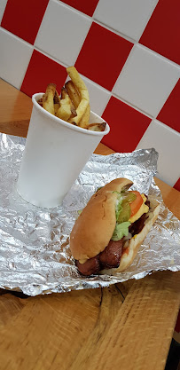 Cheeseburger du Restaurant de hamburgers Five Guys à Paris - n°6