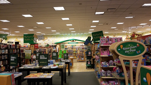 Book Store «Barnes & Noble», reviews and photos, 2000 E Rio Salado Pkwy #1032, Tempe, AZ 85281, USA