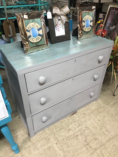 Thrift Store «Treasure Box Thrift Store», reviews and photos, 518 S Patterson St, Valdosta, GA 31601, USA