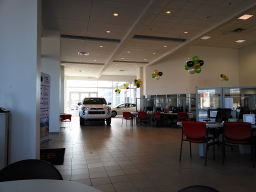 Toyota Dealer «Toyota of Louisville on Dixie Highway», reviews and photos, 6514 Dixie Hwy, Louisville, KY 40258, USA
