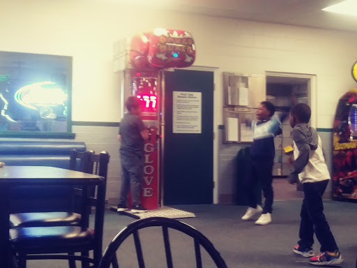 Bowling Alley «Pacific Lanes Bowling Center», reviews and photos, 7015 S D St, Tacoma, WA 98408, USA