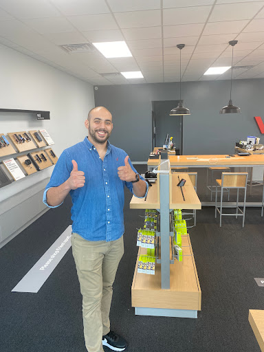 Cell Phone Store «Verizon», reviews and photos, 2637 Peachtree Pkwy, Suwanee, GA 30024, USA