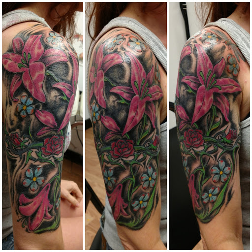 Tattoo Shop «Patriotic Pain Tattoo & Body Piercing», reviews and photos, 5658 William Penn Hwy, Murrysville, PA 15668, USA