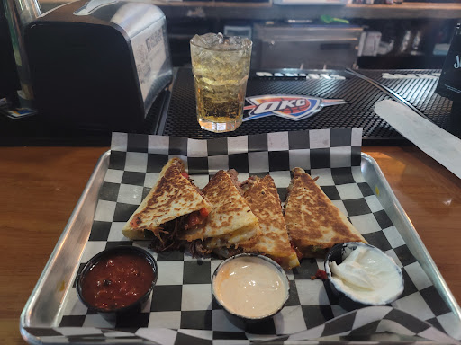 Bar & Grill «The Warehouse Bar & Grill», reviews and photos, 3346 S Peoria Ave, Tulsa, OK 74105, USA