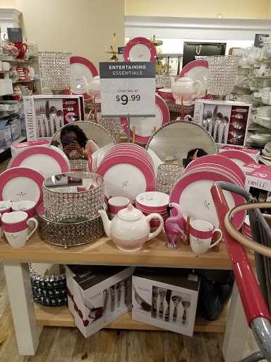 Department Store «HomeGoods», reviews and photos, 22940 Victory Blvd, Woodland Hills, CA 91367, USA