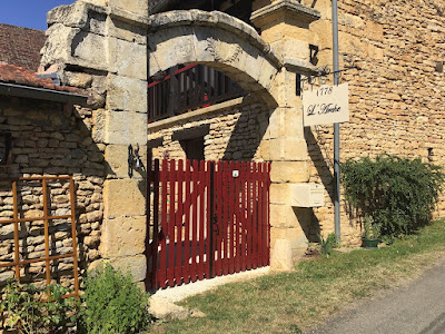 L 'Arche: Gîte - Chambres d'hôtes à la campagne, avec piscine, idéal randonnés, proche Sarlat et Grottes de Lascaux, Dordogne à Proissans