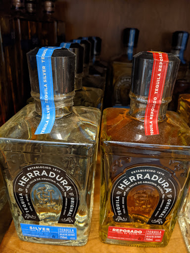 Wine Store «Crossroads Wine & Spirits», reviews and photos, 52 W 14th St, New York, NY 10011, USA