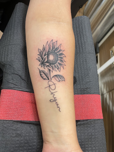 Tattoo Shop «Scratch The Surface Tattoo», reviews and photos, 6550 International Dr #111, Orlando, FL 32819, USA