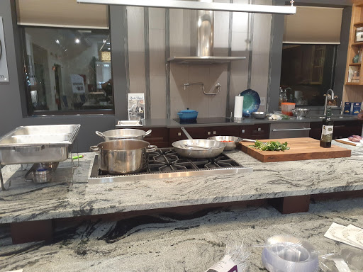 Plumbing Supply Store «Rhode Island Kitchen & Bath», reviews and photos, 139 Jefferson Blvd, Warwick, RI 02888, USA