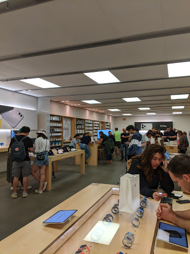 Computer Store «Apple Shadyside», reviews and photos, 5508 Walnut St, Pittsburgh, PA 15232, USA