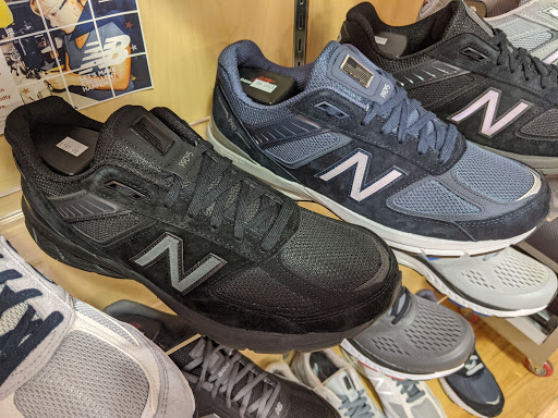 Shoe Store «New Balance Nashville @ Cool Springs», reviews and photos, 420 Cool Springs Blvd # 130, Franklin, TN 37067, USA