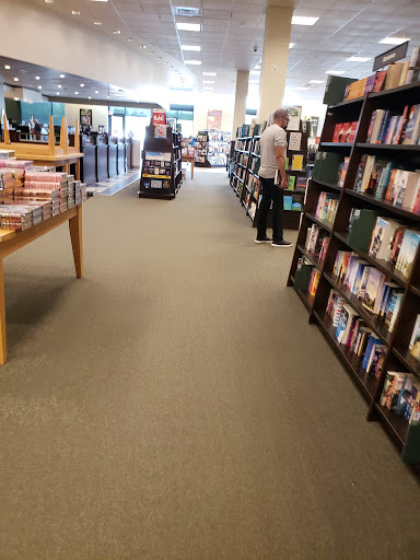 Book Store «Barnes & Noble», reviews and photos, 112 Eisenhower Pkwy, Livingston, NJ 07039, USA