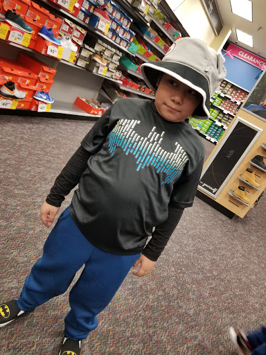 Shoe Store «Shoe Carnival», reviews and photos, 4835 W 77th St, Burbank, IL 60459, USA