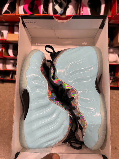 Sporting Goods Store «Nike Factory Store», reviews and photos, 8510 S Cottage Grove Ave, Chicago, IL 60619, USA