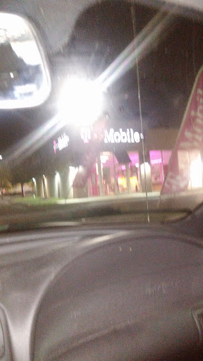 Cell Phone Store «T-Mobile Heath», reviews and photos, 175 Central Pkwy A, Heath, OH 43056, USA