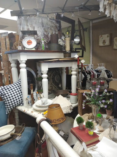 Furniture Store «3 Vintage Chicks», reviews and photos, 13012 N Cave Creek Rd, Phoenix, AZ 85022, USA