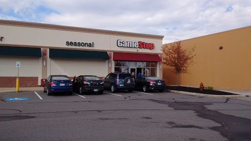 GameStop, 160 Washington St, Rochester, NH 03839, USA, 