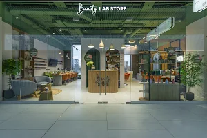 Beauty Lab Store | Салон красоты Ховрино | Наращивание ногтей, свадебный макияж, ламинирование бровей и ресниц image