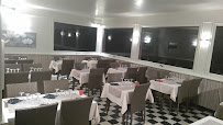 Atmosphère du Restaurant Les Pieds dans l'Eau à Châtenoy-en-Bresse - n°16
