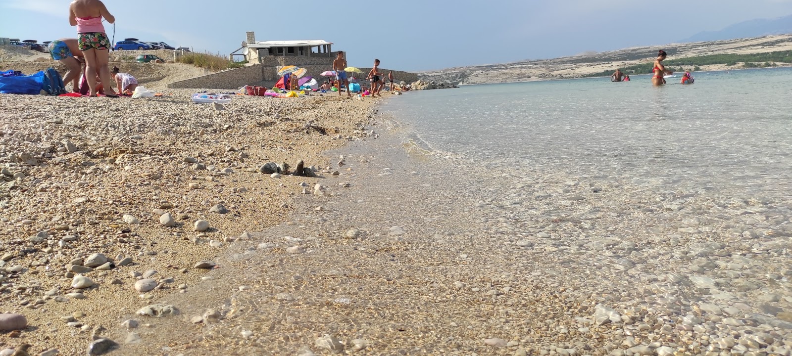 Fotografie cu Prnjica beach amplasat într-o zonă naturală