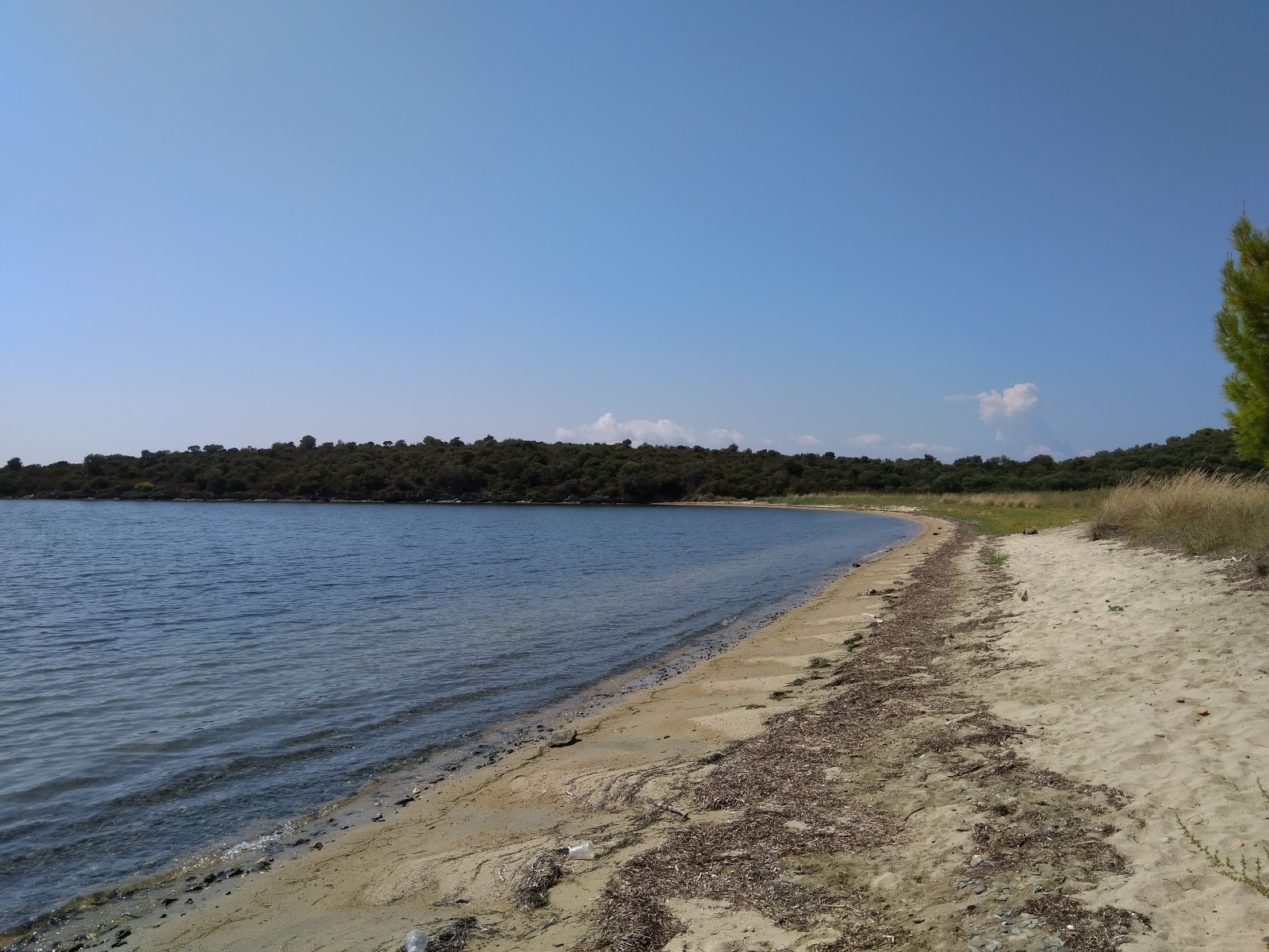 Foto van Azapiko beach IV met zand met kiezelstenen oppervlakte