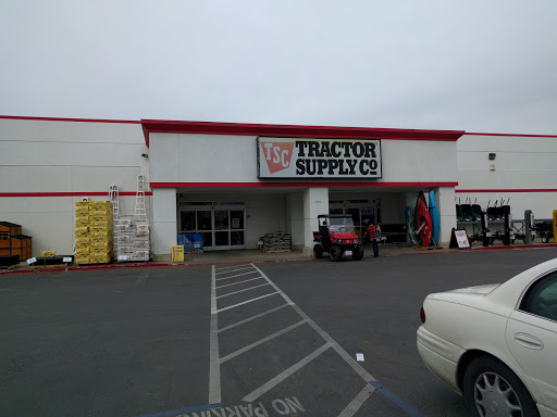 Tractor Supply Co., 990 Tharp Rd, Yuba City, CA 95993, USA, 