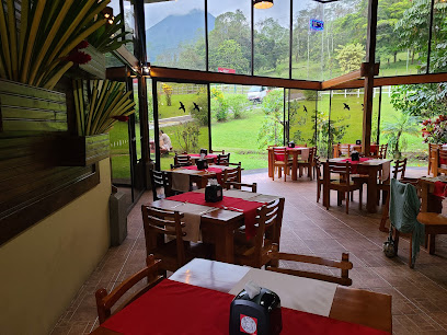 Que Rico Arenal Restaurante - 6.5 KM Noroeste de la iglesia catolica de, Provincia de Alajuela, La Fortuna, Costa Rica