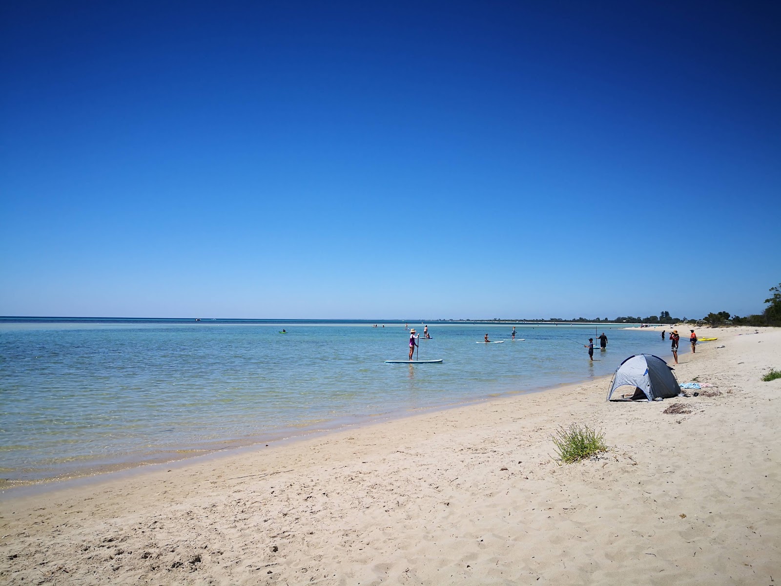 Foto de Dunsborough Beach com areia bege fina superfície